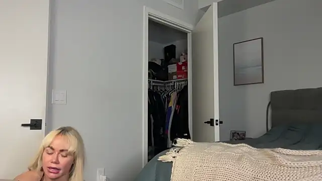 Snapshot of ElenaErickson chatting on 02/02/26, 01:48 ElenaErickson online show from 02/02/26, 01:48