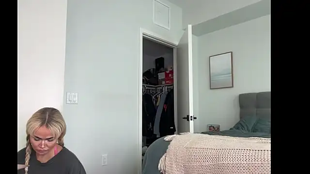 Snapshot of ElenaErickson chatting on 02/04/26, 10:04 ElenaErickson online show from 02/04/26, 10:04