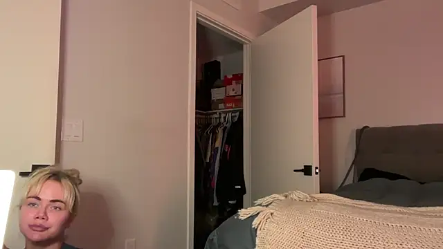 Snapshot of ElenaErickson chatting on 02/13/26, 04:30 ElenaErickson online show from 02/13/26, 04:30