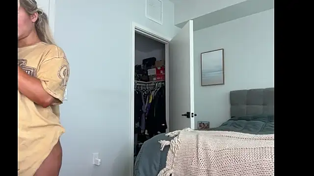 Snapshot of ElenaErickson chatting on 02/25/26, 08:51 ElenaErickson online show from 02/25/26, 08:51