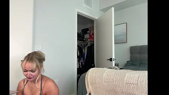 Snapshot of ElenaErickson chatting on 05/06/26, 08:25 ElenaErickson online show from 05/06/26, 08:25