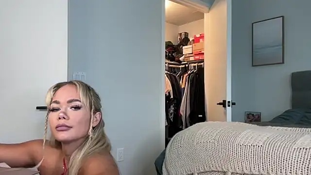 ElenaErickson online show from 06/15/26, 07:38