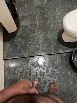 Snapshot of amil93sl chatting on 10/13/25, 02:28 amil93sl online show from 10/13/25, 02:28