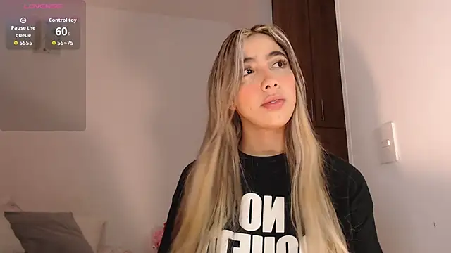 Snapshot of Marian_se chatting on 09/26/25, 10:03 Marian se online show from 09/26/25, 10:03