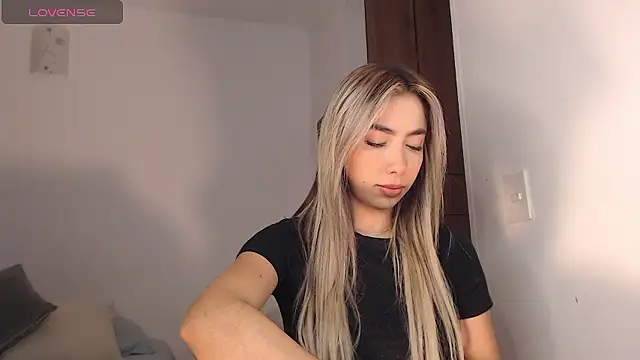 Snapshot of Marian_se chatting on 01/15/26, 02:05 Marian se online show from 01/15/26, 02:05