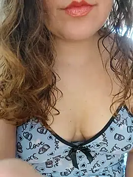 Snapshot of VitaIity chatting on 11/28/25, 01:14 VitaIity online show from 11/28/25, 01:14