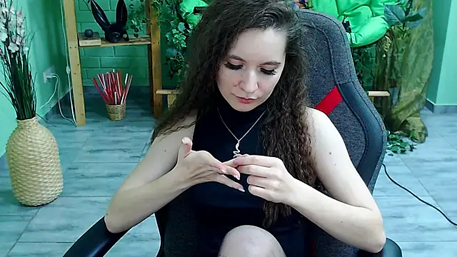 Snapshot of Miss_Barbara_ chatting on 03/17/25, 10:06 Miss Barbara online show from 03/17/25, 10:06