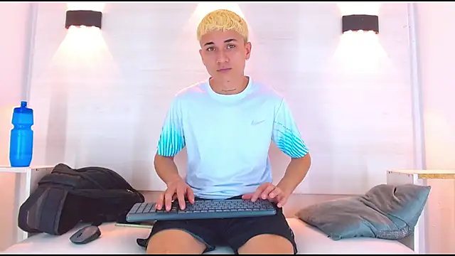 Snapshot of jeic_18 chatting on 09/26/25, 02:43 jeic 18 online show from 09/26/25, 02:43