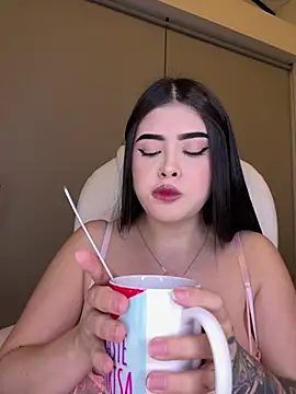 Snapshot of misslollipop04 chatting on 02/10/26, 05:22 misslollipop04 online show from 02/10/26, 05:22