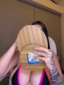 Snapshot of misslollipop04 chatting on 02/11/26, 04:39 misslollipop04 online show from 02/11/26, 04:39