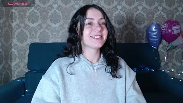 Snapshot of Louise_Lavender chatting on 02/05/25, 04:27 Louise Lavender online show from 02/05/25, 04:27