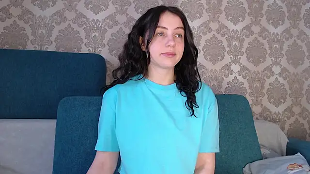 Snapshot of Louise_Lavender chatting on 03/05/25, 08:21 Louise Lavender online show from 03/05/25, 08:21