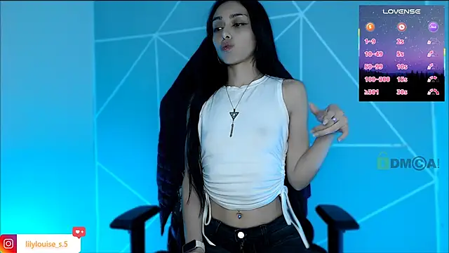 Snapshot of lilylouisee chatting on 06/13/26, 01:14 lilylouisee online show from 06/13/26, 01:14