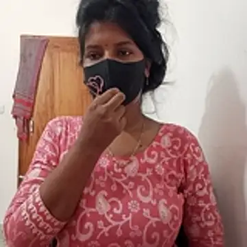 Snapshot of Anusri- chatting on 10/23/25, 04:06 Anusri- online show from 10/23/25, 04:06