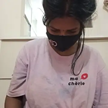 Snapshot of Anusri- chatting on 11/22/25, 01:37 Anusri- online show from 11/22/25, 01:37