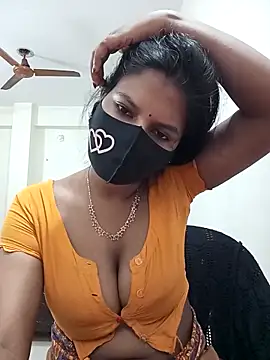 Snapshot of Anusri- chatting on 12/17/25, 08:15 Anusri- online show from 12/17/25, 08:15