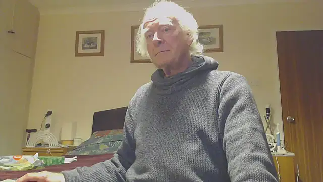 Snapshot of WaverlyKernow chatting on 12/07/24, 08:05 WaverlyKernow online show from 12/07/24, 08:05
