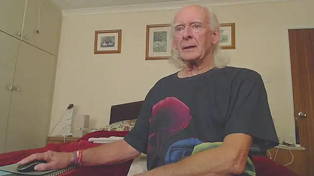 Snapshot of WaverlyKernow chatting on 11/21/25, 03:11 WaverlyKernow online show from 11/21/25, 03:11