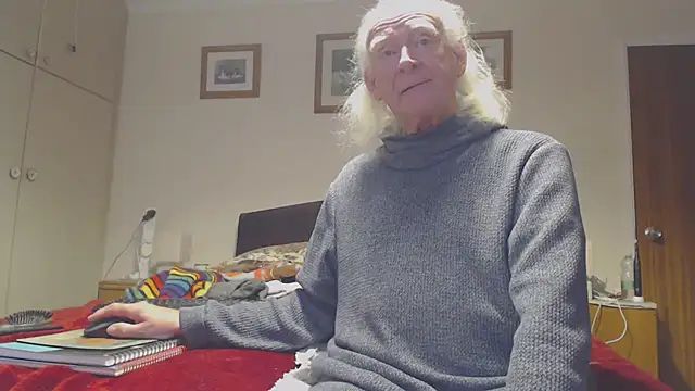 Snapshot of WaverlyKernow chatting on 11/26/25, 11:33 WaverlyKernow online show from 11/26/25, 11:33