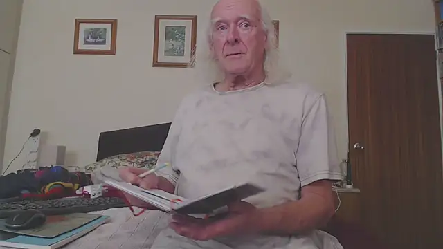 Snapshot of WaverlyKernow chatting on 11/30/25, 12:09 WaverlyKernow online show from 11/30/25, 12:09