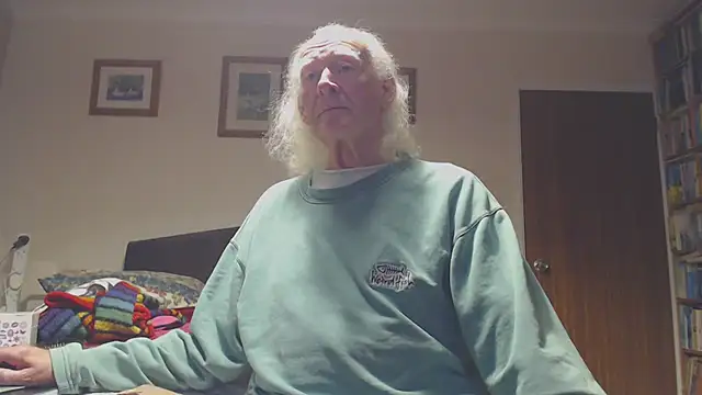 Snapshot of WaverlyKernow chatting on 12/02/25, 11:48 WaverlyKernow online show from 12/02/25, 11:48