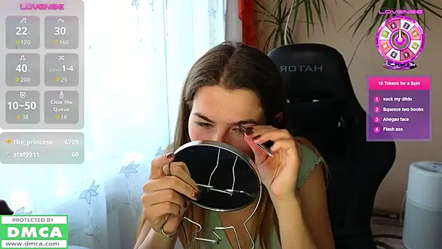 Snapshot of mag1c_eyes1 chatting on 10/16/25, 12:17 mag1c eyes1 online show from 10/16/25, 12:17