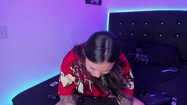 Snapshot of sweett_dirty chatting on 05/17/26, 03:08 sweett dirty online show from 05/17/26, 03:08