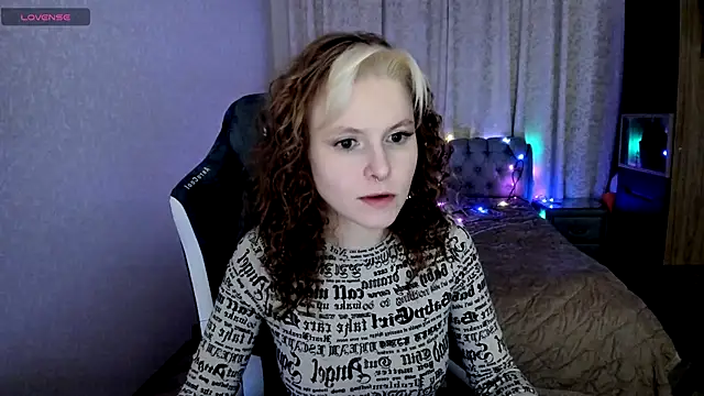 Snapshot of rocky_foxy chatting on 12/17/24, 10:22 rocky foxy online show from 12/17/24, 10:22