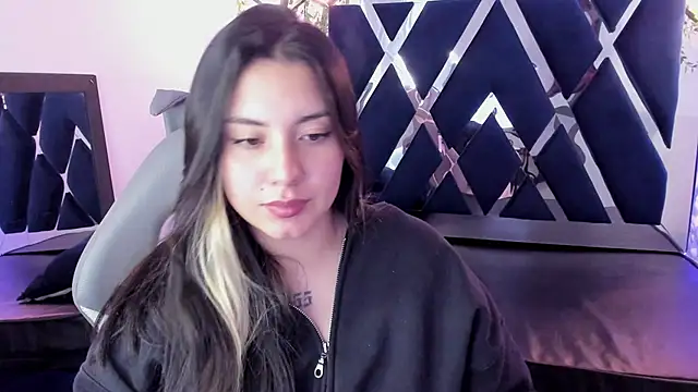 Snapshot of Lia_14_ chatting on 02/13/25, 05:33 Lia 14 online show from 02/13/25, 05:33