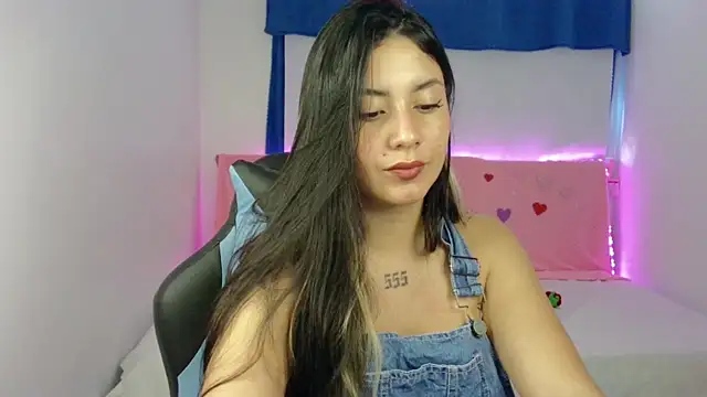 Snapshot of Lia_14_ chatting on 02/23/25, 07:49 Lia 14 online show from 02/23/25, 07:49