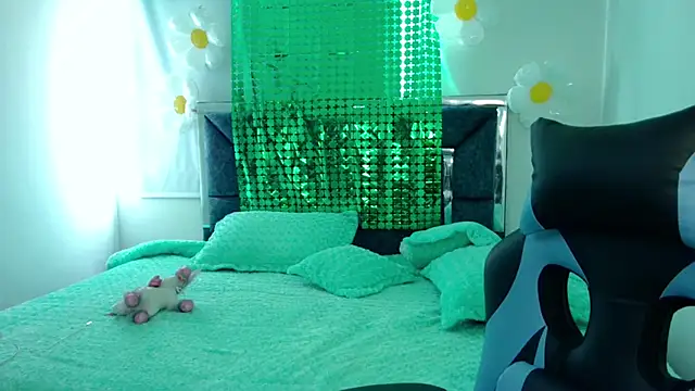 Snapshot of Lia_14_ chatting on 03/13/25, 06:01 Lia 14 online show from 03/13/25, 06:01