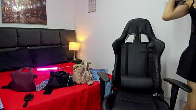 Snapshot of Megan_Miles02 chatting on 03/07/25, 08:00 Megan Miles02 online show from 03/07/25, 08:00