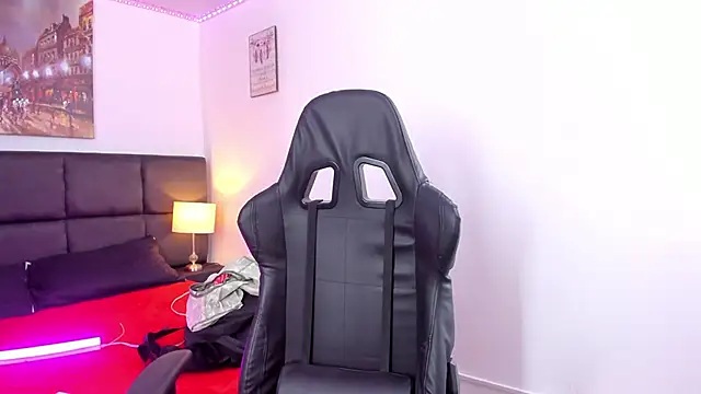 Snapshot of Megan_Miles02 chatting on 03/13/25, 08:00 Megan Miles02 online show from 03/13/25, 08:00