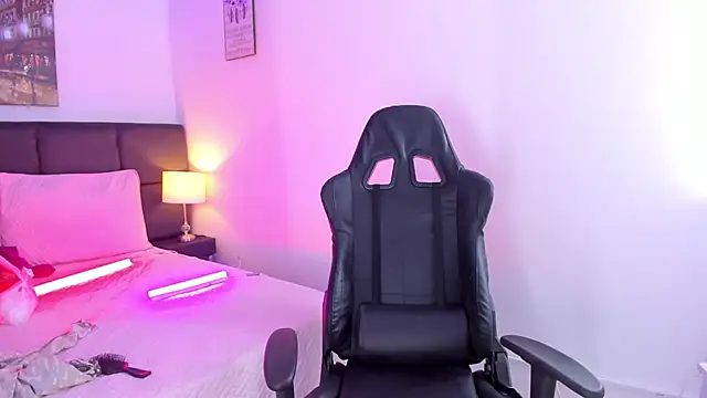 Snapshot of Megan_Miles02 chatting on 03/23/25, 06:05 Megan Miles02 online show from 03/23/25, 06:05