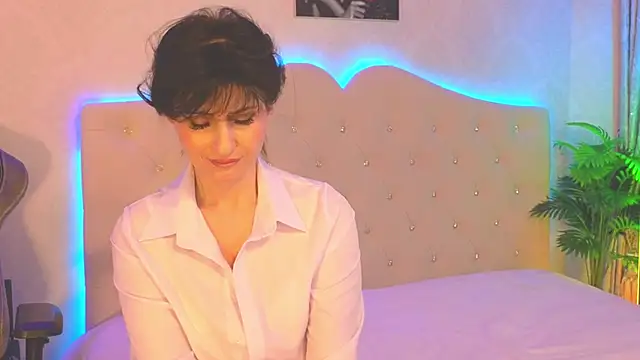 Snapshot of flor_vic chatting on 02/06/25, 10:48 flor vic online show from 02/06/25, 10:48