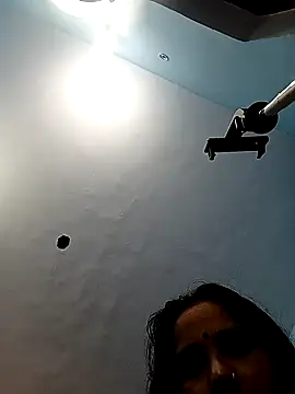 reemacouple007 online show from 10/28/25, 06:10