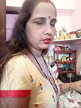 Snapshot of reemacouple007 chatting on 05/05/26, 05:37 reemacouple007 online show from 05/05/26, 05:37