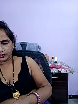 Snapshot of reemacouple007 chatting on 05/15/26, 06:31 reemacouple007 online show from 05/15/26, 06:31