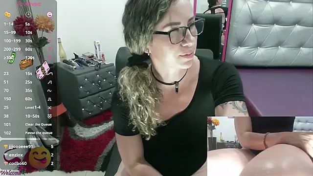 ViickySexy online show from 02/13/25, 10:43