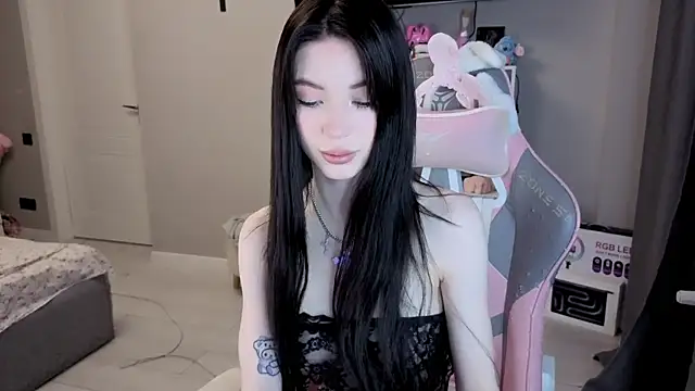 Snapshot of Aliceblush chatting on 12/03/25, 03:43 Aliceblush online show from 12/03/25, 03:43