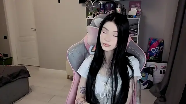 Snapshot of Aliceblush chatting on 02/23/26, 03:31 Aliceblush online show from 02/23/26, 03:31