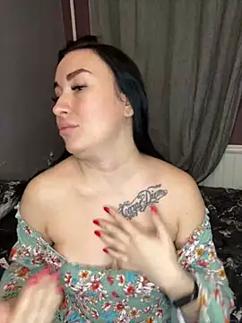 Snapshot of Roxana_Bell chatting on 12/13/24, 09:41 Roxana Bell online show from 12/13/24, 09:41