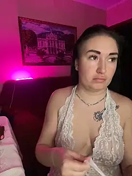 Snapshot of Roxana_Bell chatting on 01/31/25, 02:07 Roxana Bell online show from 01/31/25, 02:07