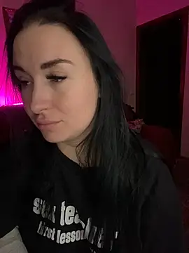 Snapshot of Roxana_Bell chatting on 02/13/25, 08:13 Roxana Bell online show from 02/13/25, 08:13