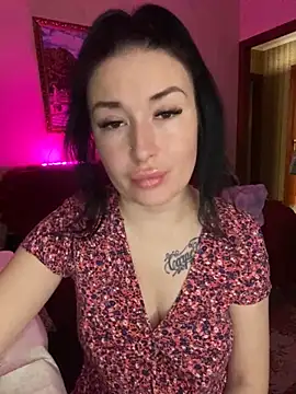 Snapshot of Roxana_Bell chatting on 02/24/25, 11:32 Roxana Bell online show from 02/24/25, 11:32