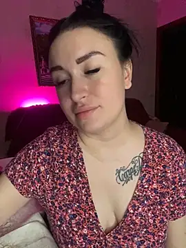 Snapshot of Roxana_Bell chatting on 03/12/25, 01:25 Roxana Bell online show from 03/12/25, 01:25