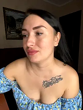 Snapshot of Roxana_Bell chatting on 09/29/25, 05:51 Roxana Bell online show from 09/29/25, 05:51