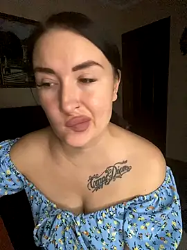 Snapshot of Roxana_Bell chatting on 10/06/25, 03:42 Roxana Bell online show from 10/06/25, 03:42