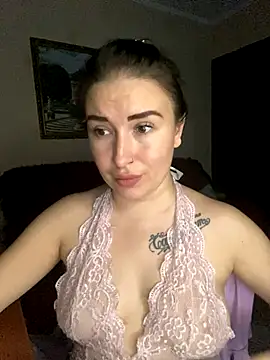 Snapshot of Roxana_Bell chatting on 11/12/25, 08:08 Roxana Bell online show from 11/12/25, 08:08