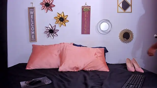 Snapshot of paolitakens chatting on 02/16/25, 12:19 paolitakens online show from 02/16/25, 12:19